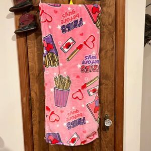 NWT Betsey Johnson Valentine throw